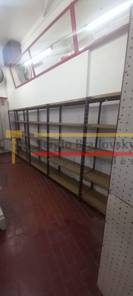 Oportunidad comercial y residencial en Av. 3 - Local, departamento y cochera