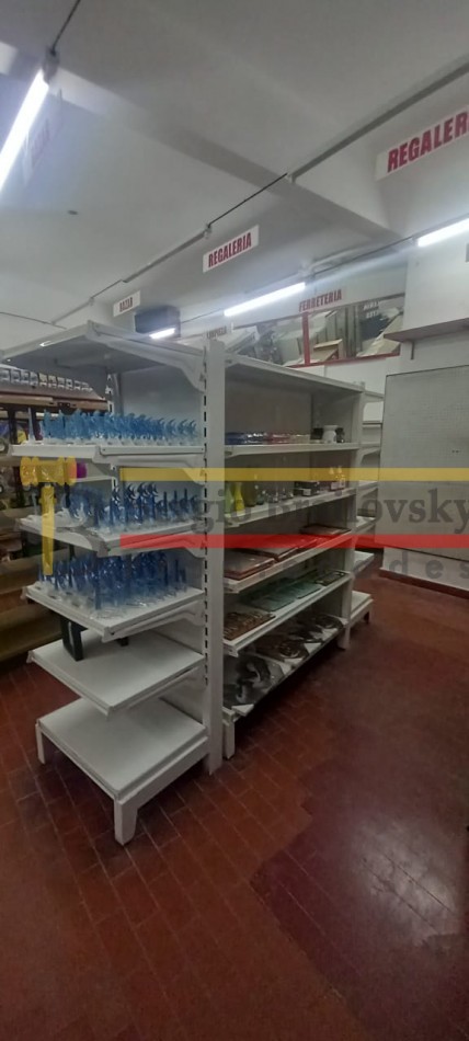 Oportunidad comercial y residencial en Av. 3 - Local, departamento y cochera