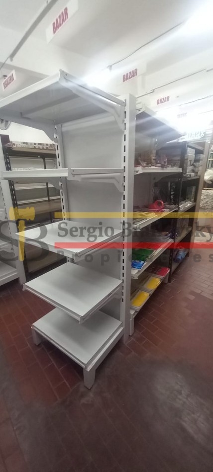 Oportunidad comercial y residencial en Av. 3 - Local, departamento y cochera