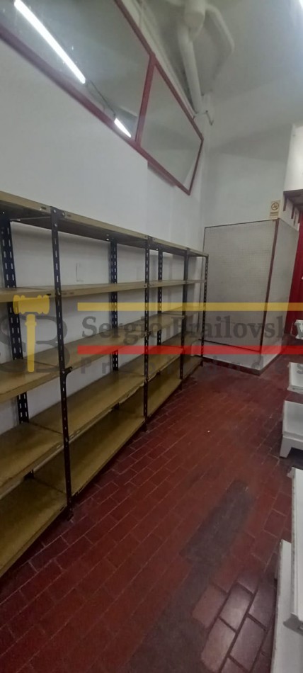 Oportunidad comercial y residencial en Av. 3 - Local, departamento y cochera