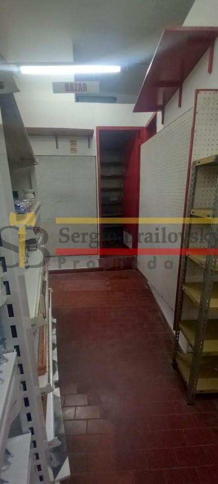 Oportunidad comercial y residencial en Av. 3 - Local, departamento y cochera