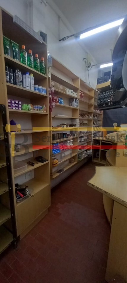 Oportunidad comercial y residencial en Av. 3 - Local, departamento y cochera