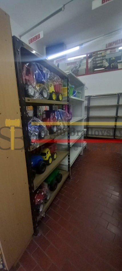 Local en alquiler anual - Zona sur de Villa Gesell, Av. 3