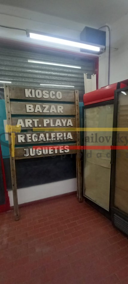 Oportunidad comercial y residencial en Av. 3 - Local, departamento y cochera