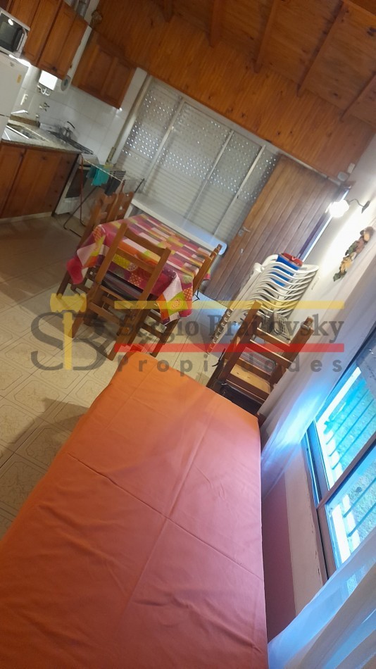 ALQUILER TEMPORAL- CASA DE 3 AMBIENTES EN VILLA GESELL- PARA 7 PERSONAS
