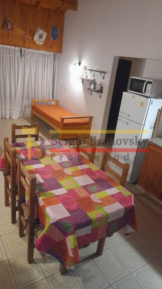 ALQUILER TEMPORAL- CASA DE 3 AMBIENTES EN VILLA GESELL- PARA 7 PERSONAS