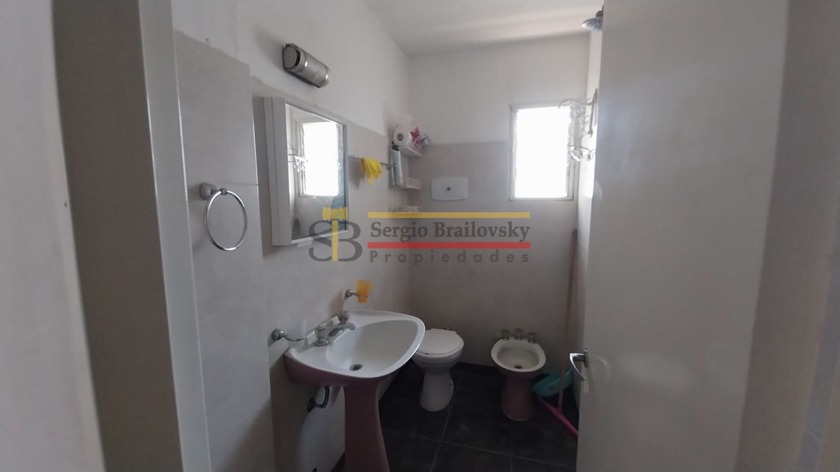 En Venta Departamento 3 ambientes, zona sur de Villa Gesell