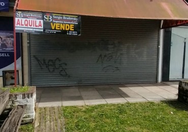 Oportunidad comercial y residencial en Av. 3 - Local, departamento y cochera