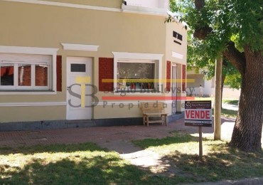 Se Vende  Casa de dos plantas mas local comercial en Gral. Madariaga 