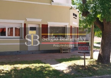 Se Vende  Casa de dos plantas mas local comercial en Gral. Madariaga 