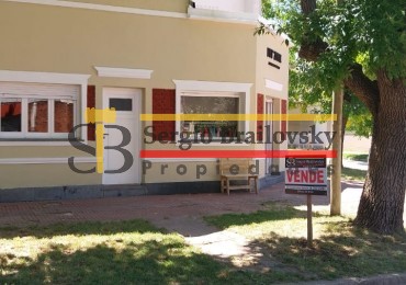 Se Vende  Casa de dos plantas mas local comercial en Gral. Madariaga 