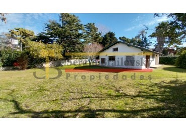 ALQUILER TEMPORAL- CASA DE 3 AMBIENTES EN VILLA GESELL- PARA 7 PERSONAS